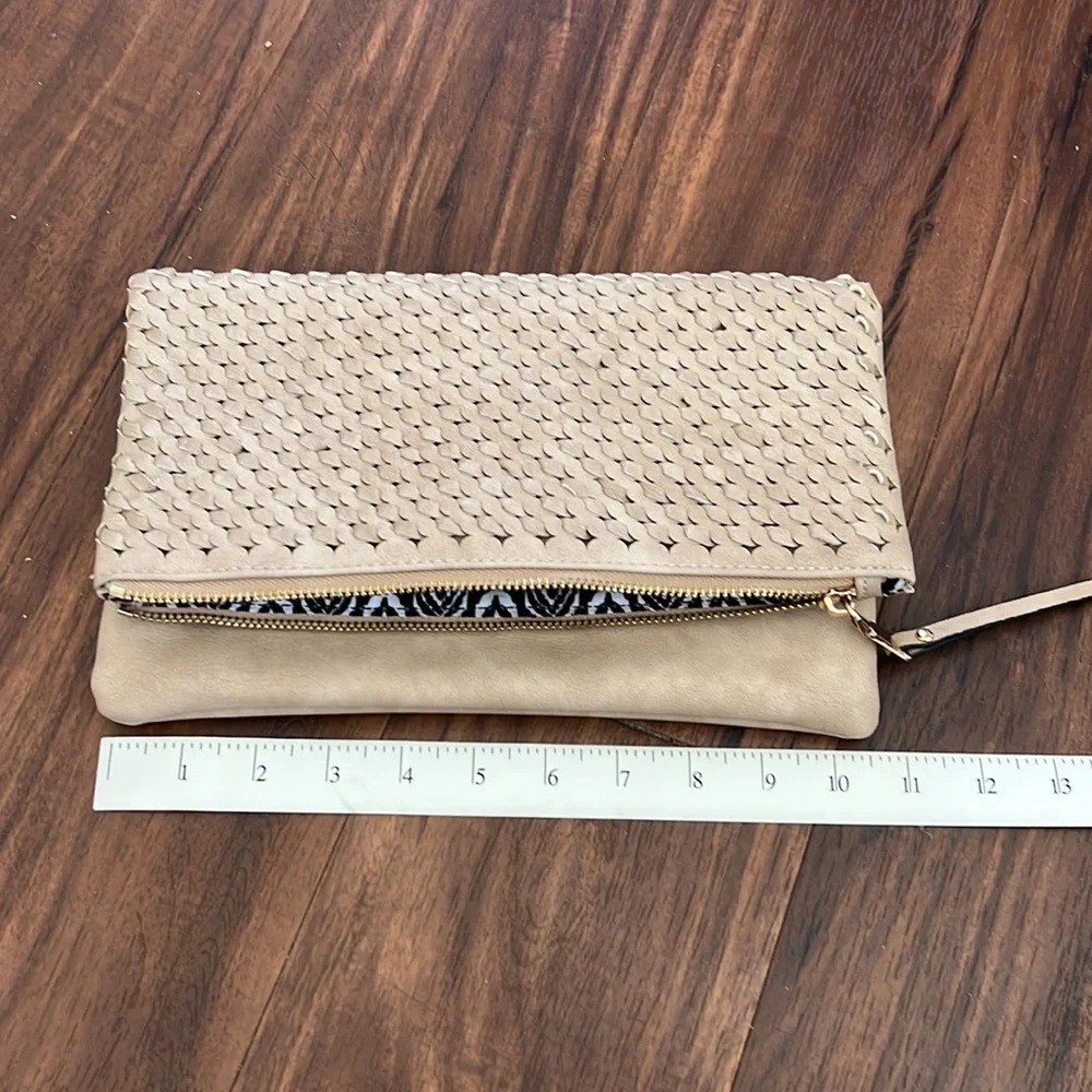 NWOT URBAN Expressions Beige Clutch - Picture 11 of 15